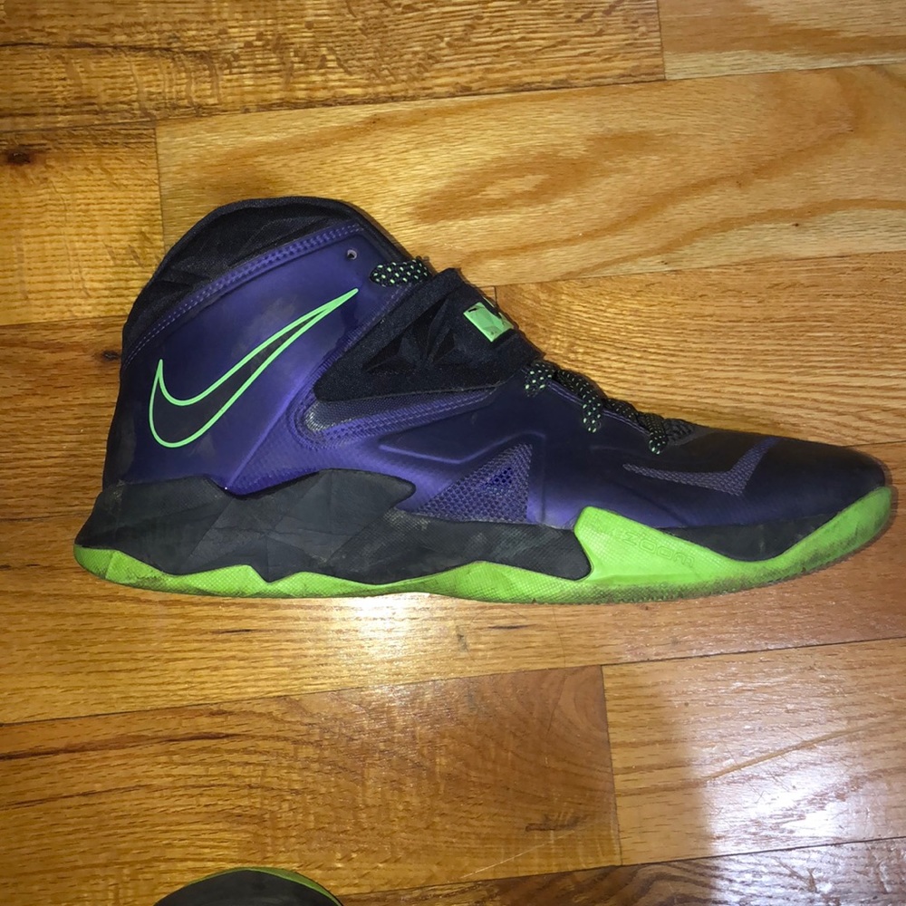 Lebron soldiers size 11